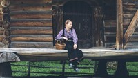 Norsk Folkemuseum. Pakaian Elsa dan Anna rupanya bukan hanya imajinasi kreator. Pakaian mereka terinspirasi dari kostum tari tradisional Norwegia. Nah, bila ingin melihat koleksi kostum ini, kamu bisa datang ke Norsk Folkemuseum di Oslo, Norwegia (Foto: iStock)