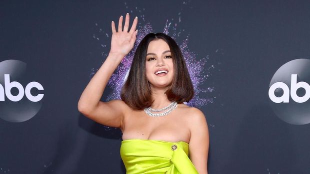 LOS ANGELES, CALIFORNIA - NOVEMBER 24: Selena Gomez attends the 2019 American Music Awards at Microsoft Theater on November 24, 2019 in Los Angeles, California. (Photo by Rich Fury/Getty Images)