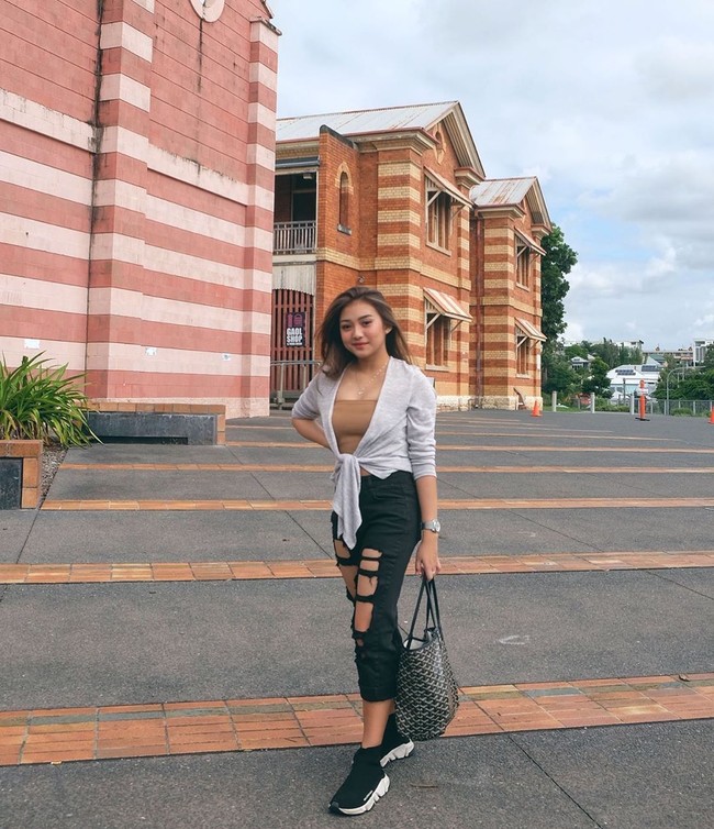 Sharonia sendiri pun telah menceritakan insiden tak mengenakkan yang dialaminya melalui Instagramnya. Ia dan teman-temannya telah memesan kamar di Hotel W Sentosa dari 9-10 November untuk merayakan ulang tahunnya.  Foto: Instagram @sharoniaparuntu