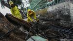 Kabel Semrawut di Kramat Raya Dibabat Habis