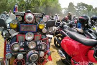 Meriah! Ratusan Scooterist Ngumpul di Candi Plaosan