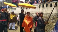 Sakralnya Tradisi Pencucian Benda Pusaka di Ciamis