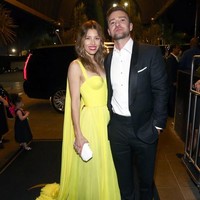 1. Hubungan yang Pada Awalnya Tak Terburu-buruDalam bukunya berjudul Hindsight, Justin Timberlake mengatakan bahwa hubungannya dengan Jessica Biel pada awalnya berjalan lambat. Meski Justin memiliki ketertarikan dengan sang aktris, namun ia tak terburu-buru meminta nomor ponselnya. Begitu juga setelah mereka jadian, keduanya bahkan tidak berciuman untuk waktu yang cukup lama karena kala itu Justin tengah mengadakan tur konser. Foto: Getty Images