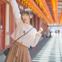 Kini sosok Xu Jiao sudah menjadi wanita dewasa. Usianya 22 tahun. Dia sempat menempuh pendidikan di negara bagian Illinois, Amerika Serikat pada 2013. Foto: Dok. Weibo account of Our Street Style