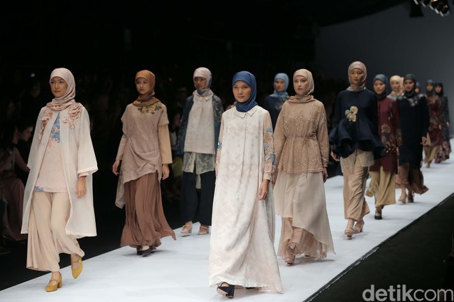 Fashion show koleksi busana muslim terbaru Kami yang mengangkat tema Ruze di Jakarta Fashion Week 2020, Senayan City, Jakarta. Senin [28/10/2019]. Foto: Rachman Haryanto/detikcom