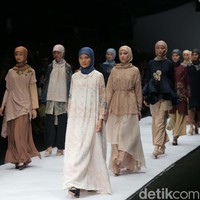 Fashion show koleksi busana muslim terbaru Kami yang mengangkat tema Ruze di Jakarta Fashion Week 2020, Senayan City, Jakarta. Senin [28/10/2019]. Foto: Rachman Haryanto/detikcom