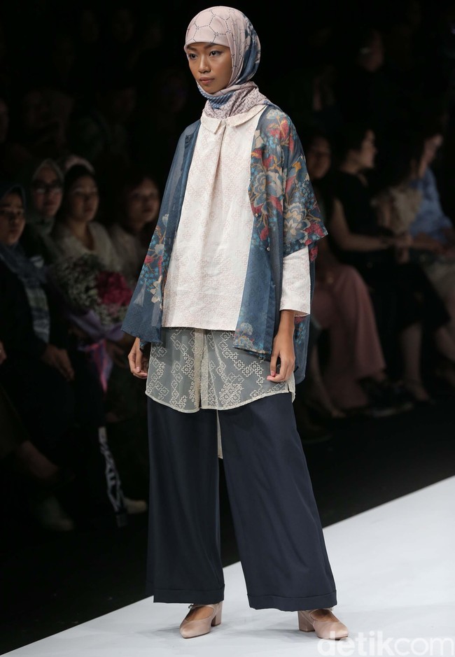 Fashion show koleksi busana muslim terbaru Kami yang mengangkat tema Ruze di Jakarta Fashion Week 2020, Senayan City, Jakarta. Senin [28/10/2019]. Foto: Rachman Haryanto/detikcom