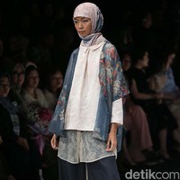 Fashion show koleksi busana muslim terbaru Kami yang mengangkat tema Ruze di Jakarta Fashion Week 2020, Senayan City, Jakarta. Senin [28/10/2019]. Foto: Rachman Haryanto/detikcom