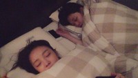 Sulli meninggal bunuh diri lalu dimakamkan secara tertutup, hanya saja Goo Hara tak dapat hadir karena ketika itu berada di Jepang. Foto: Instagram