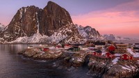 Ini adalah jepretan Lee saat berada di Hamnoy, Norwegia, sebuah desa nelayan tertua di kepulauan Lofoten. Pemandangannya masih sangat klasik dan Indah. (Lee Mumford/instagram)