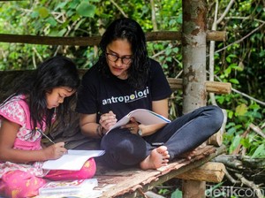 Kenalkan! Yohana Marpaung Guru Anak-anak Rimba di Jambi