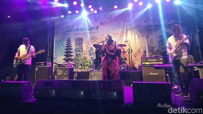 Bekasi menjadi kota terakhir yang dipilih untuk menggelar program apresiasi Toyota Avanza-Veloz Sebangsa. Aksi band Naif menutup gelaran ini.