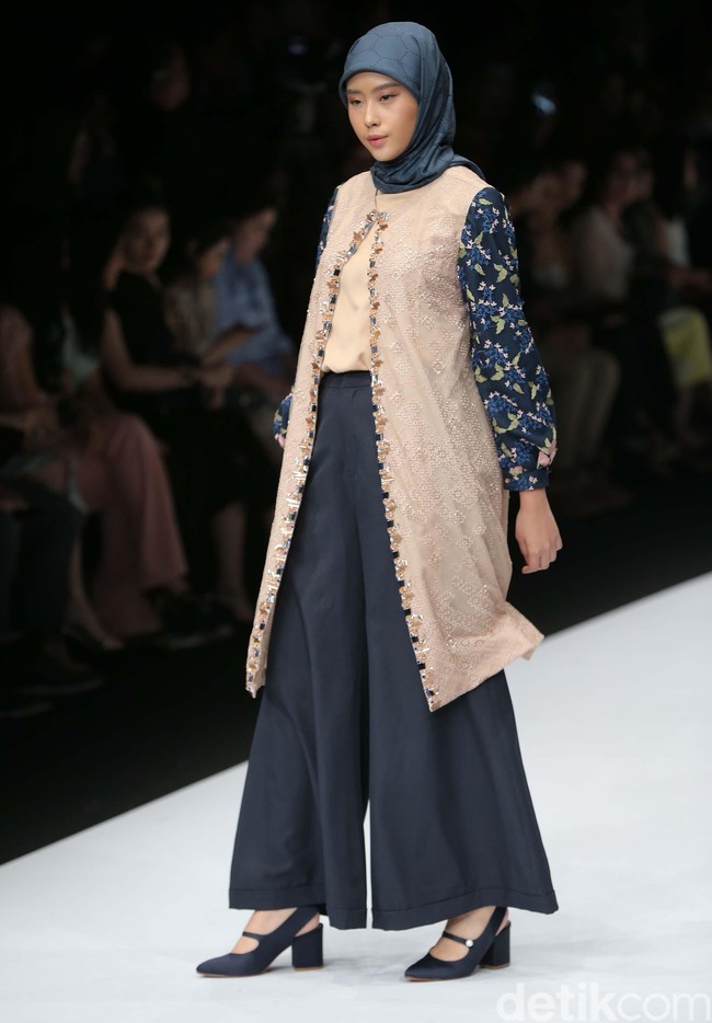 Fashion show koleksi busana muslim terbaru Kami yang mengangkat tema Ruze di Jakarta Fashion Week 2020, Senayan City, Jakarta. Senin [28/10/2019]. Foto: Rachman Haryanto/detikcom