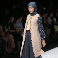 Fashion show koleksi busana muslim terbaru Kami yang mengangkat tema Ruze di Jakarta Fashion Week 2020, Senayan City, Jakarta. Senin [28/10/2019]. Foto: Rachman Haryanto/detikcom
