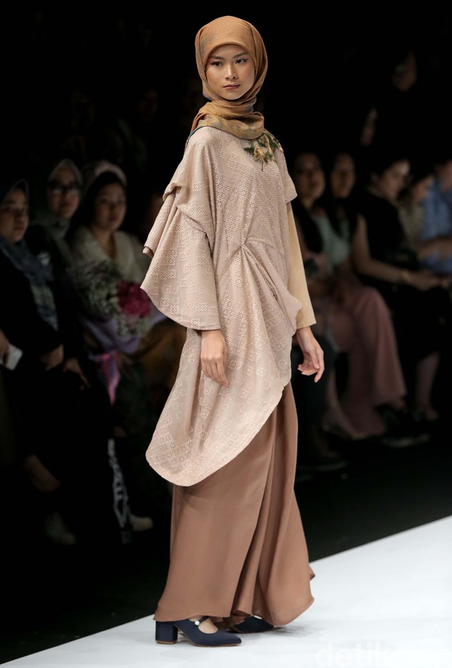 Fashion show koleksi busana muslim terbaru Kami yang mengangkat tema Ruze di Jakarta Fashion Week 2020, Senayan City, Jakarta. Senin [28/10/2019]. Foto: Rachman Haryanto/detikcom