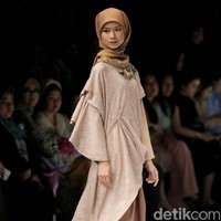 Fashion show koleksi busana muslim terbaru Kami yang mengangkat tema Ruze di Jakarta Fashion Week 2020, Senayan City, Jakarta. Senin [28/10/2019]. Foto: Rachman Haryanto/detikcom