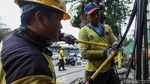 Kabel Semrawut di Kramat Raya Dibabat Habis