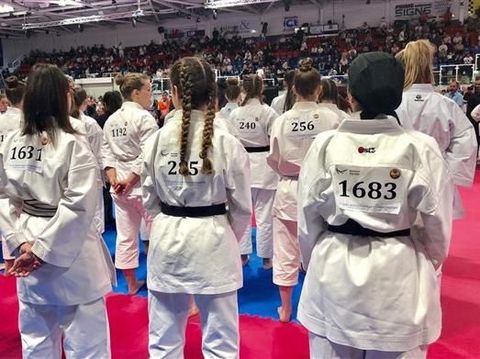 Kisah Inspiratif Hijabers 17 Tahun yang Mendobrak Kompetisi Karate di AS