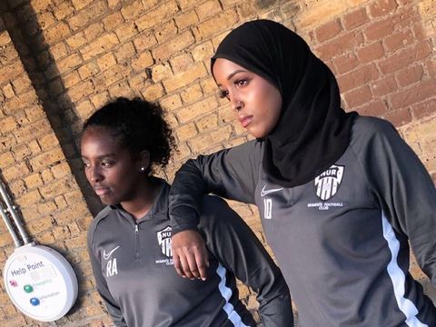 Kisah Inspiratif Hijabers Kulit Hitam yang Berkali-kali Ditolak Klub Bola