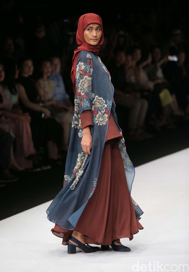 Fashion show koleksi busana muslim terbaru Kami yang mengangkat tema Ruze di Jakarta Fashion Week 2020, Senayan City, Jakarta. Senin [28/10/2019]. Foto: Rachman Haryanto/detikcom