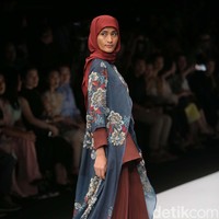 Fashion show koleksi busana muslim terbaru Kami yang mengangkat tema Ruze di Jakarta Fashion Week 2020, Senayan City, Jakarta. Senin [28/10/2019]. Foto: Rachman Haryanto/detikcom
