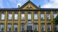 Stiftsgarden. Istana Anna dan Elsa juga terinspirasi dari kediaman kerajaan Stiftsgarden di Trondheim, Norwegia. Bangunan ini selesai dibangun pada 1778 dan merupakan salah satu bangunan dengan struktur kayu terbesar di Skandinavia (Foto: iStock)