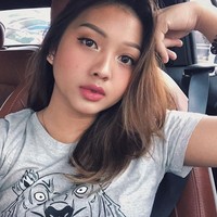 Sharonia juga mengklaim bahwa ia dan teman-temannya diperlakukan seperti penjahat. Namun, setelah investigasi polisi dilakukan, dugaan obat-obatan itu ternyata bukan narkoba, melainkan bubuk tawas, sejenis deodoran yang terbuat dari garam mineral. Foto: Instagram @sharoniaparuntu