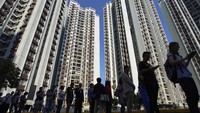 Rakyat Hong Kong memberikan suaranya untuk 18 dewan distrik, di mana jumlah pemilih yang tinggi diharapkan bisa menguntungkan kelompok pro demokrasi. Ada 452 anggota dewan yang akan dipilih. Mereka akan menangani masalah masyarakat Hong Kong seperti permasalahan rute bus hingga soal pengumpulan sampah. AP Photo/Ng Han Guan.