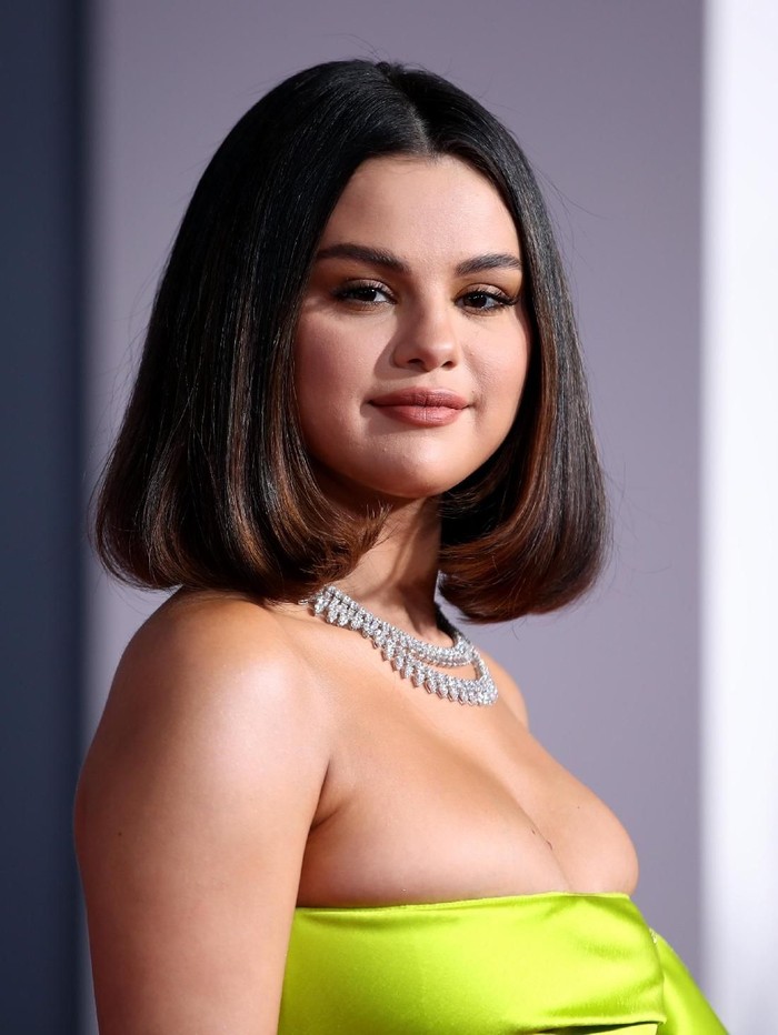 Selena Gomez LOS ANGELES, CALIFORNIA - NOVEMBER 24: Selena Gomez attends the 2019 American Music Awards at Microsoft Theater on November 24, 2019 in Los Angeles, California. (Photo by Rich Fury/Getty Images)