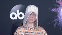 Billie Eilish saat menghadiri acara American Music Awards 2019 di California, AS pada Minggu (24/11). Rich Fury/Getty Images