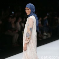 Fashion show koleksi busana muslim terbaru Kami yang mengangkat tema Ruze di Jakarta Fashion Week 2020, Senayan City, Jakarta. Senin [28/10/2019]. Foto: Rachman Haryanto/detikcom