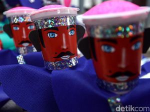 Unik! Ondel-Ondel Ini Dibuat dari Sampah Botol Plastik