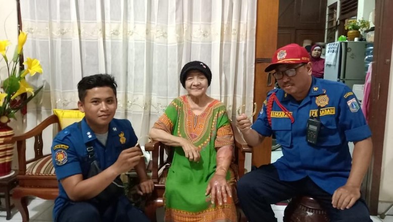 Tangan Bengkak dan Harus Operasi, 2 Gelang Nenek Ini Terpaksa Dipotong Tangan Bengkak dan Harus Operasi, 2 Gelang Nenek Ini Terpaksa Dipotong