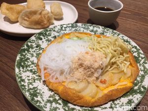 Pempek Selamat: Pempek Lenggang dan Pastel Khas Jambi di Kafe Cantik