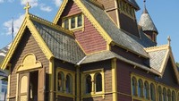 Gereja St. Olaf. Masih ingat adegan penobatan Elsa sebagai Ratu Arandelle? Penobatan ini dilakukan di gereja yang ternyata desainnya mirip dengan Gereja St. Olaf di Balestrand, Norwegia. Uniknya, nama gereja ini juga sama dengan tokoh Olaf si manusia salju (Foto: iStock)