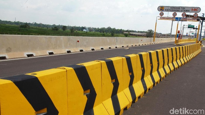 Setelah ruas Tol Terbanggi Besar-Pematang Panggang-Kayu Agung diresmikan, Kementerian PUPR lanjut kebut pembangunan jalan Tol Kayu Agung-Jakabaring. Yuk lihat.