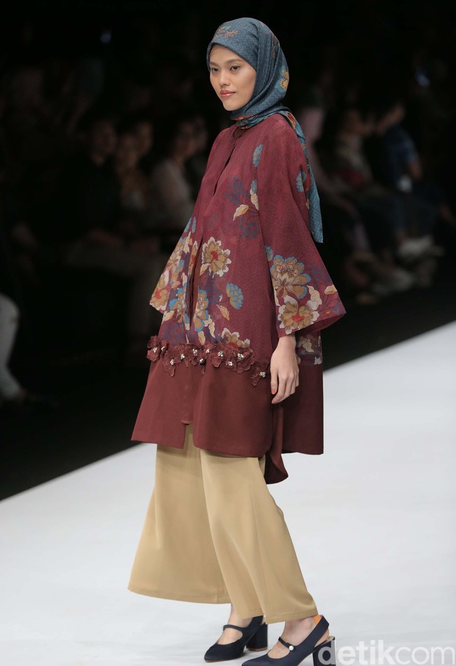 Fashion show koleksi busana muslim terbaru Kami yang mengangkat tema Ruze di Jakarta Fashion Week 2020, Senayan City, Jakarta. Senin [28/10/2019]. Foto: Rachman Haryanto/detikcom