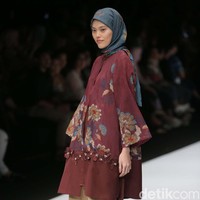 Fashion show koleksi busana muslim terbaru Kami yang mengangkat tema Ruze di Jakarta Fashion Week 2020, Senayan City, Jakarta. Senin [28/10/2019]. Foto: Rachman Haryanto/detikcom