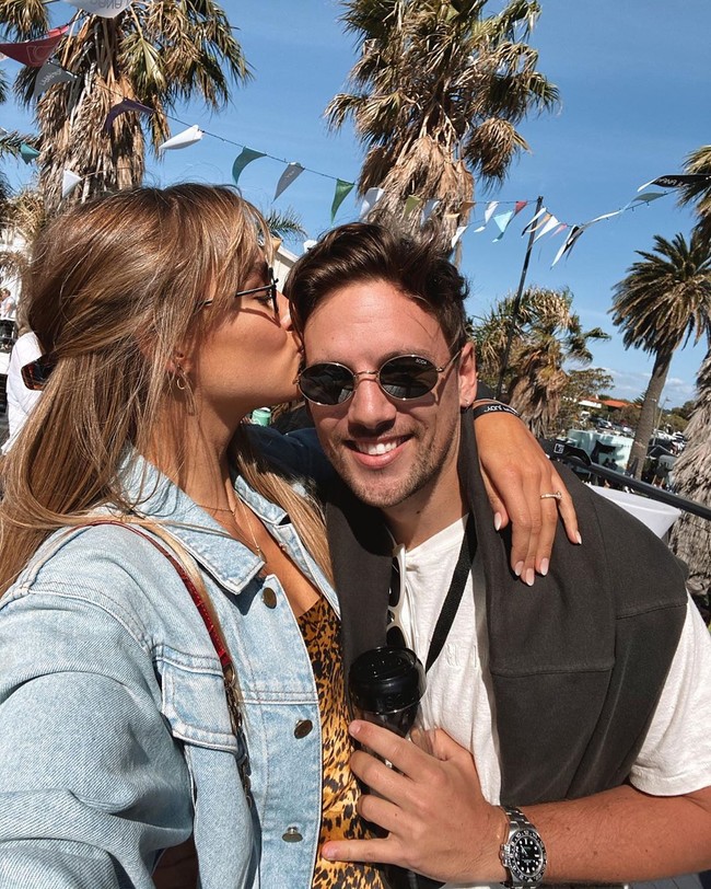 Steph sendiri dikatakan sudah naksir dengan Josh sejak usia 12 tahun tapi mereka baru pacaran ketika sudah dewasa. Foto: instagram @stephclairesmith