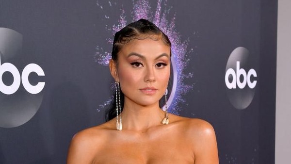 Potret Transformasi Gaya Agnez Mo di 3 Tahun Berbeda American Music Awards