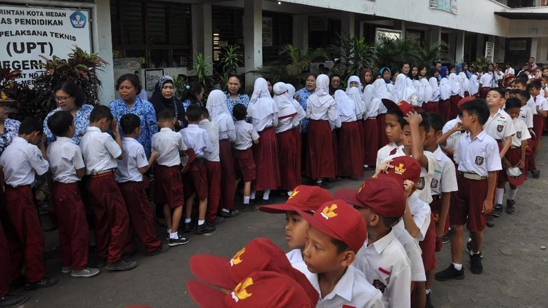 Karpet Merah Otonomi Sekolah Karpet Merah Otonomi Sekolah