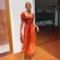 Tak hanya model dan selebgram, wanita ini juga berbisnis dengan menjadi co-founder brand minuman, perhiasan, hingga snack sehat. Foto: instagram @stephclairesmith