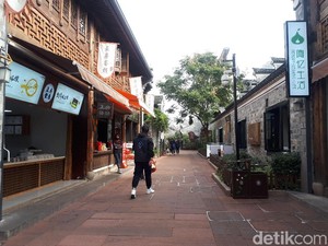 Menyusuri Nantang Old Street di Ningbo, Seolah Masuk ke Zaman China Kuno