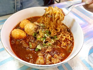 Seblak Trending di Twitter, Ini 5 Tempat Makan Seblak Pedas yang Bikin Bibir Jontor