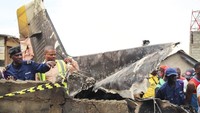 Pesawat jatuh menimpa sejumlah rumah warga di area distrik Mapendo, dekat bandara setempat di Provinsi Kivu Utara. Kecelakaan terjadi sesaat setelah pesawat lepas landas.