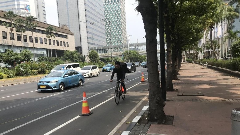 Foto: Jalur sepeda di MH Thamrin Jakarta Pusat (Rolando-detikcom) Foto: Jalur sepeda di MH Thamrin Jakarta Pusat (Rolando-detikcom)