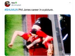 Phil Jones dan Solksjaer Jadi Bulan-bulanan Netizen