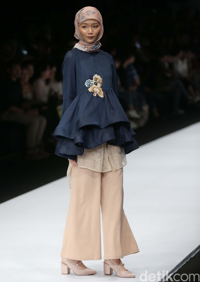 Fashion show koleksi busana muslim terbaru Kami yang mengangkat tema Ruze di Jakarta Fashion Week 2020, Senayan City, Jakarta. Senin [28/10/2019]. Foto: Rachman Haryanto/detikcom