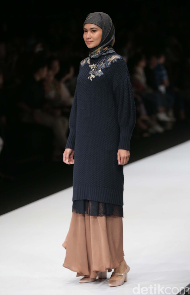 Fashion show koleksi busana muslim terbaru Kami yang mengangkat tema Ruze di Jakarta Fashion Week 2020, Senayan City, Jakarta. Senin [28/10/2019]. Foto: Rachman Haryanto/detikcom