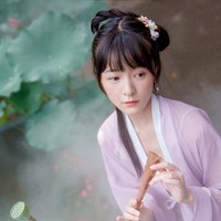 Memoles bakat aktingnya, Xu Jiao juga membintangi film horor The Strange House pada 2015. Dalam layar lebar tersebut, dia memainkan karakter paranoid yang tinggal di sebuah rumah tua berhantu. Foto: Dok. Weibo with new cosplay